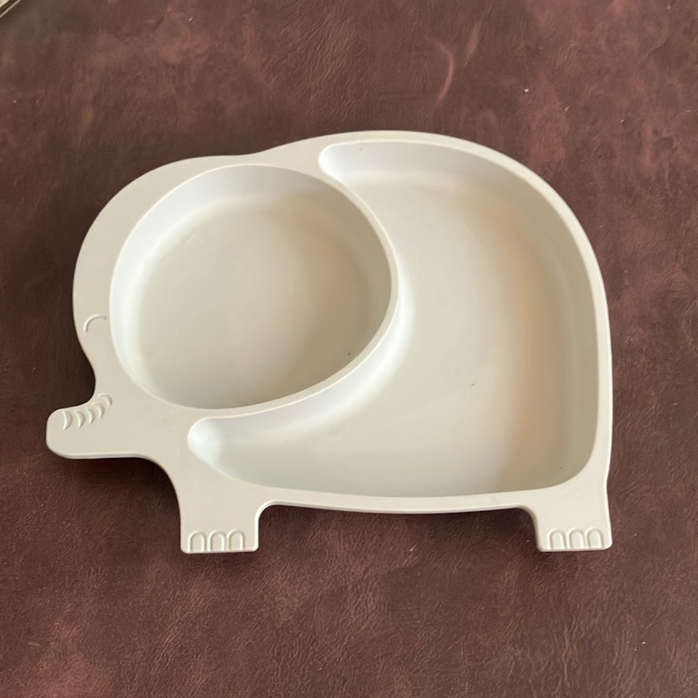 Silicone infant elephant, serving dish. With suction cup. Sage spoonfuls.